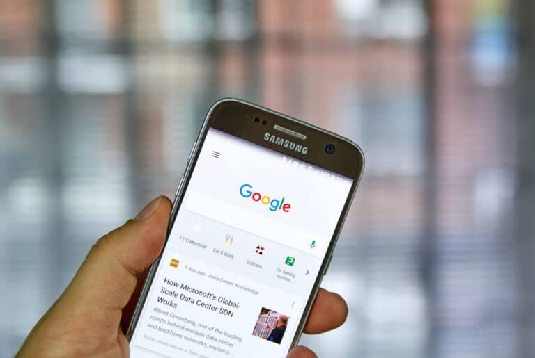 Mobile device displaying Google search page with article about data center SDN.