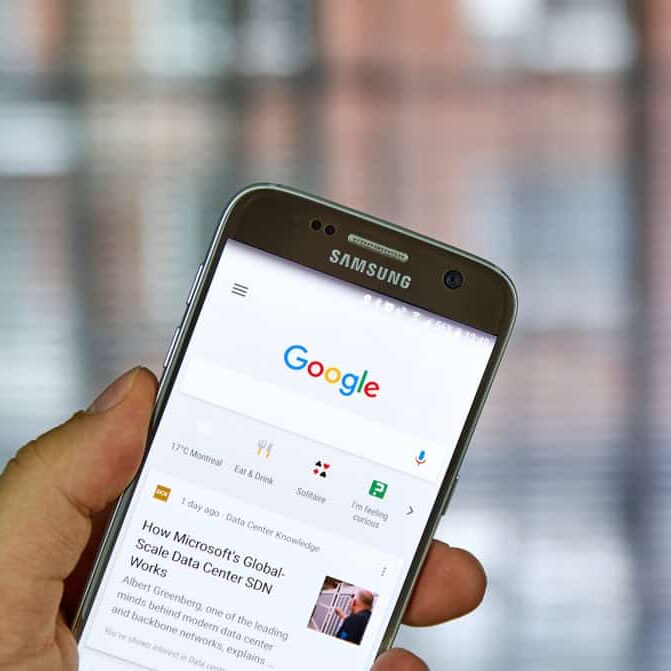 Mobile device displaying Google search page with article about data center SDN.